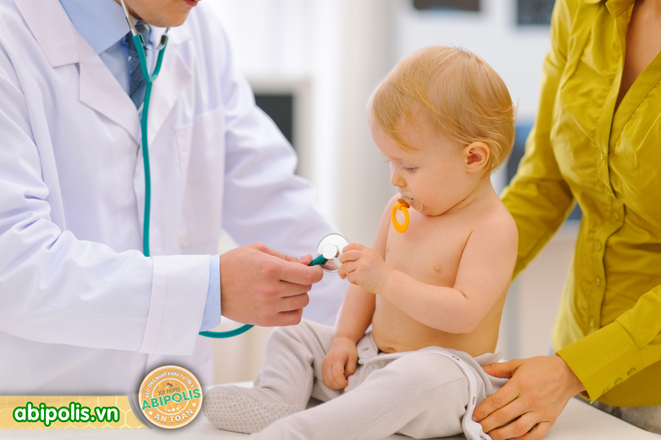 Viêm đường hô hấp cấp ở trẻ em, triệu chứng và cách chăm sóc đúng