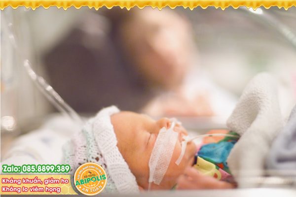 Nhận biết và phòng viêm phổi ở trẻ sơ sinh trong mùa lạnh