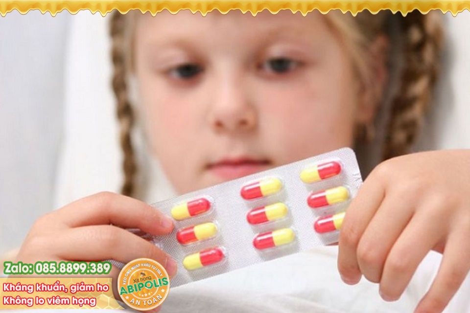 Dùng thuốc điều trị nhiễm khuẩn hô hấp cấp ở trẻ dưới 5 tuổi